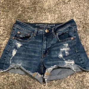 American eagle size 4 distressed shorts✨
